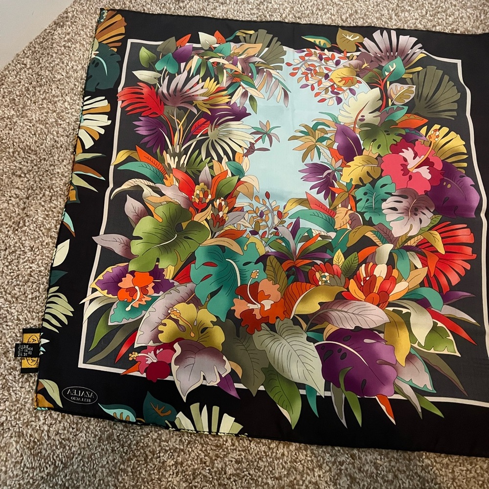 NWOT Azalea Bellagio silk of como silk palm monstera colorful scarf. Italian